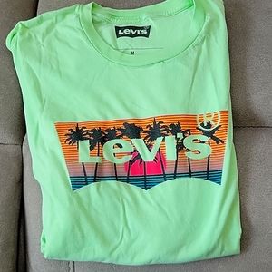 Levi's size medium tshirt